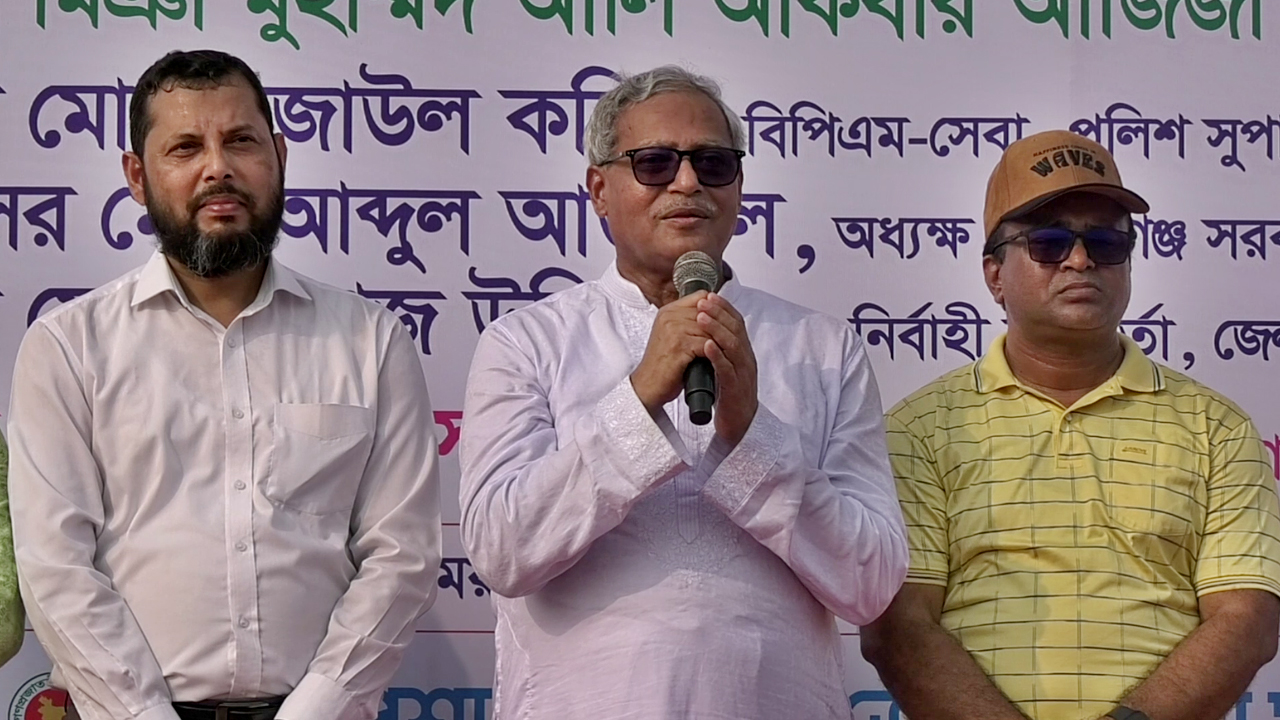 চাঁপাইনবাবগঞ্জ এসে শৈশবের স্মৃতি রোমন্থন করলেন দুদক কমিশনার