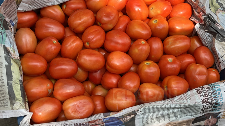 ৩ বছর পর সোনামসজিদ স্থলবন্দর দিয়ে টমেটো আমদানি