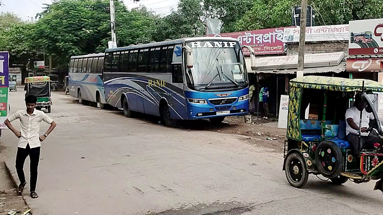 চাঁপাইনবাবগঞ্জ থেকে ঢাকা-চট্টগ্রাম রুটে বাস চালকদের কর্মবিরতি প্রত্যাহার 
