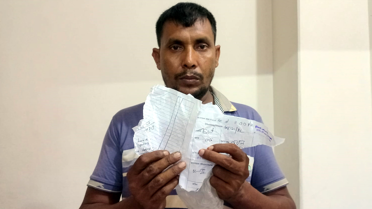 রাগে রোগীর কাগজপত্র ছিঁড়ে ফেললেন চিকিৎসক!