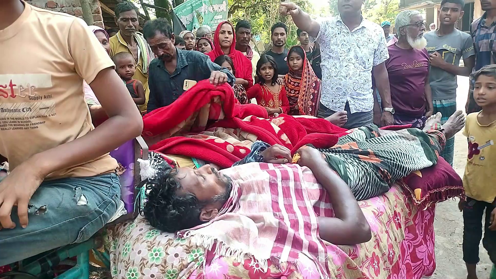নাচোলে বিএনপির দু'পক্ষের সংঘর্ষে আহত ১৫