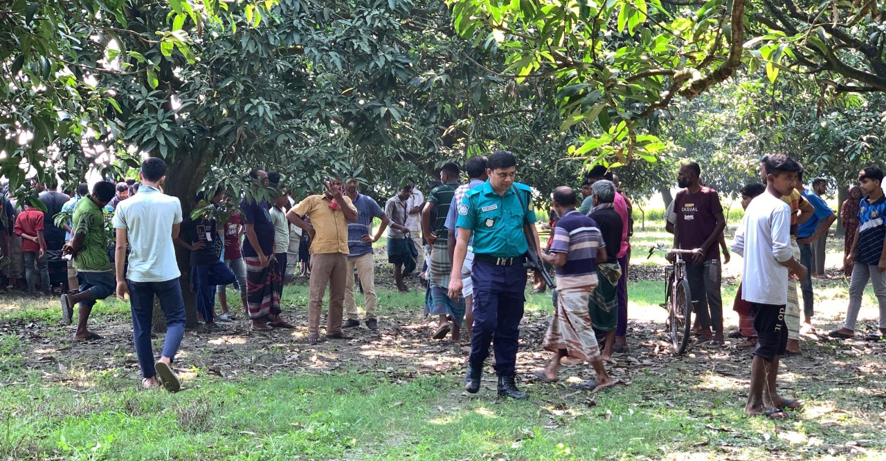 ধানখেত থেকে অজ্ঞাত নারীর বিবস্ত্র মরদেহ উদ্ধার