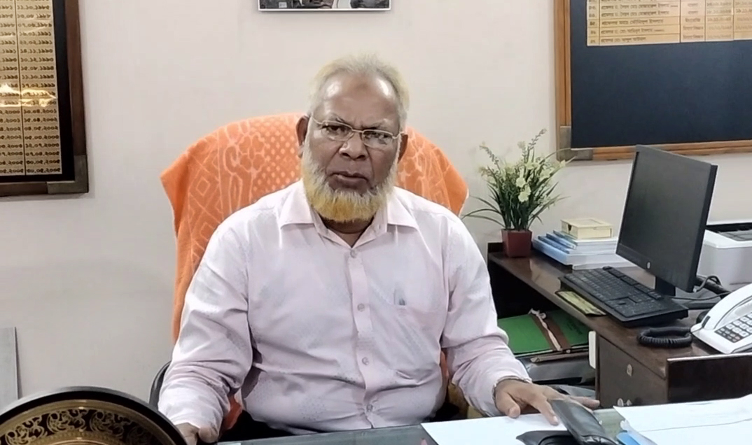 ‘আমার বিরুদ্ধে শিক্ষার্থীদের উস্কে দিয়েছে প্রাক্তন অধ্যক্ষ’