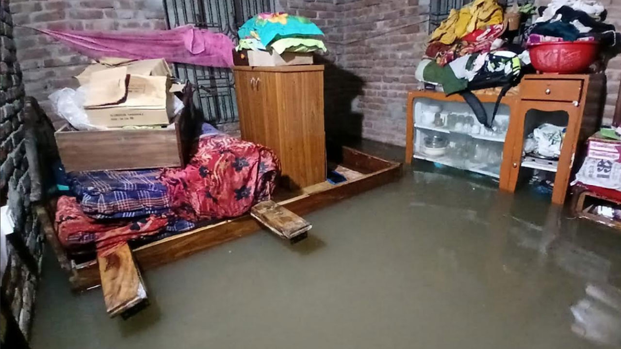 ‘অসময়ে অতিবৃষ্টি’ অজুহাতে দায় এড়াচ্ছে পৌর কর্তৃপক্ষ?