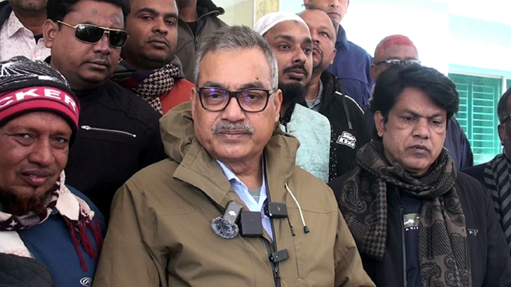 চাঁপাইনবাবগঞ্জে পুলিশ বক্স ও ফাঁড়িতে হামলার উস্কানিদাতাদের খুঁজে বের করতে হবে: হারুন