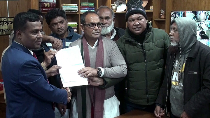 চাঁপাইনবাবগঞ্জ-২ আসনে বিএনপি প্রার্থী আমিনুলের মনোনয়নপত্র দাখিল
