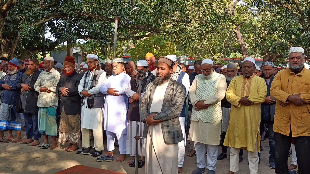 চাঁপাইনবাবগঞ্জে বেগম খালেদা জিয়ার গায়েবানা জানাজায় মানুষের ঢল