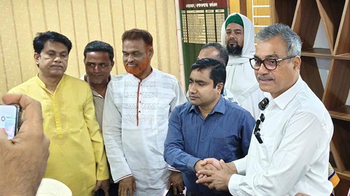 চাঁপাইনবাবগঞ্জ জেলা পরিষদকে দুর্নীতিমুক্ত করার ঘোষণা হারুনুর রশীদের