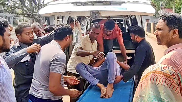 শিবগঞ্জে অটোরিকশা-ভটভটির সংঘর্ষে শিশু নিহত, আহত ৬