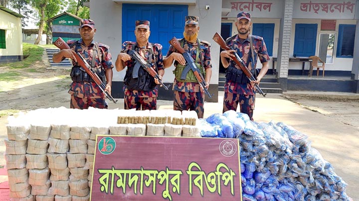 চাঁপাইনবাবগঞ্জ সীমান্তে ২০ লাখ টাকার ভারতীয় বিড়ি ও কারেন্ট জাল জব্দ