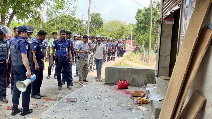 মুহুর্মুহু ককটেল বিস্ফোরণের পর থমথমে কুথনিপাড়া