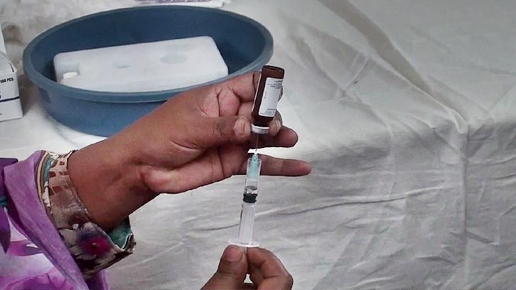 চাঁপাইনবাবগঞ্জে লক্ষ্যমাত্রার চেয়ে ৪৫ হাজার ডোজ বেশি হামের টিকা মজুত