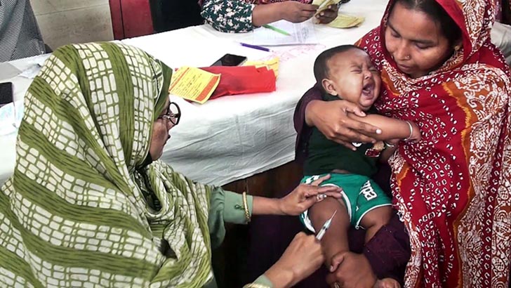 চাঁপাইনবাবগঞ্জে দু’দিনে হামের টিকা পেল ১৯ হাজার শিশু