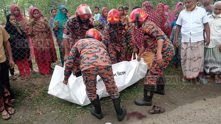 নাচোলে ট্রাক চাপায় দুইজন নিহত