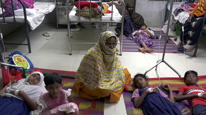 স্কুল ফিডিং প্রকল্পের খাবার খেয়ে ১৫ শিক্ষার্থী অসুস্থ্য, হাসপাতালে ভর্তি ১০