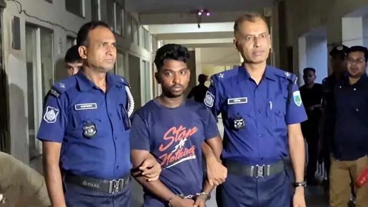 চলন্ত ট্রেনে যাত্রীকে ধর্ষণের ঘটনায় ৪ পুলিশ সদস্য প্রত্যাহার