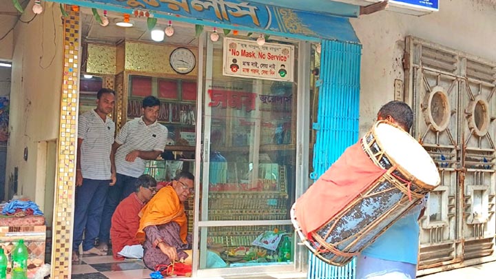 চাঁপাইনবাবগঞ্জে বিশ্বকর্মা পূজা অনুষ্ঠিত