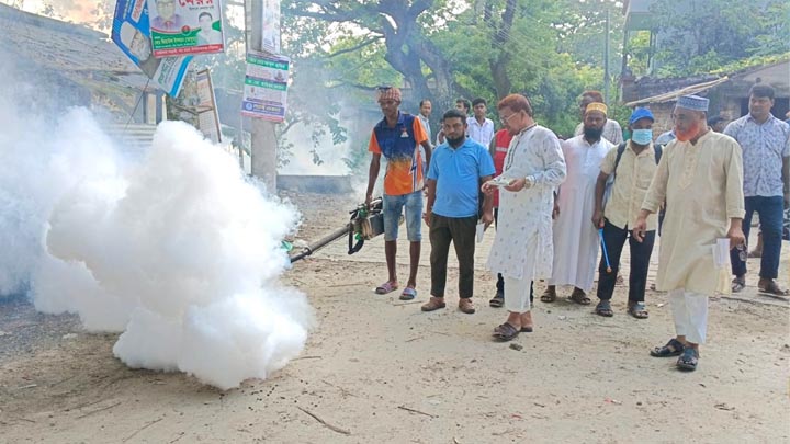 ডেঙ্গু প্রতিরোধে পৌর এলাকায় চলছে পরিচ্ছন্ন অভিযান