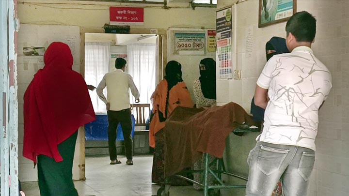 চাঁপাইনবাবগঞ্জে ডেঙ্গু জ্বরে আক্রান্ত গৃহবধুর মৃত্যু, হাসপাতালে ভর্তি ১০৬