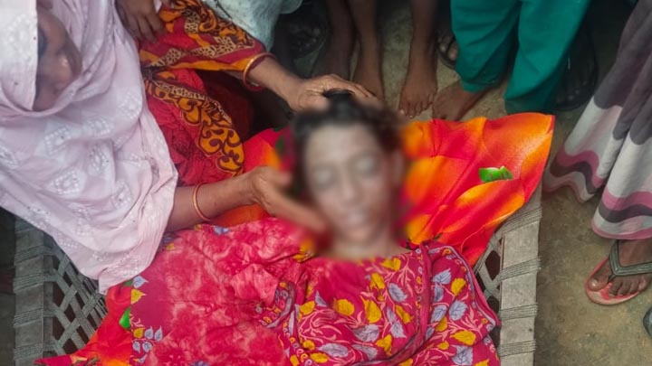 চাঁপাইনবাবগঞ্জে পদ্মা নদীতে নিখোঁজের ২৭ ঘণ্টা পর স্কুলছাত্রীর মরদেহ উদ্ধার