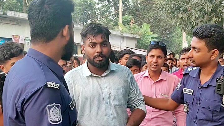 চাঁপাইনবাবগঞ্জে অবৈধভাবে সার মজুত ও বিক্রি, ব্যবসায়ীকে এক মাসের কারাদণ্ড