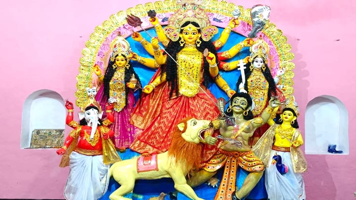  মহাষষ্ঠীর মধ্য দিয়ে শারদীয় দুর্গাপূজা শুরু