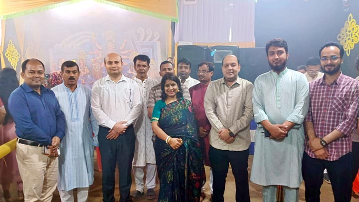 পূজা মণ্ডপের সার্বিক আয়োজন ও পরিস্থিতি নিয়ে সন্তোষ প্রকাশ জেলা প্রশাসকের