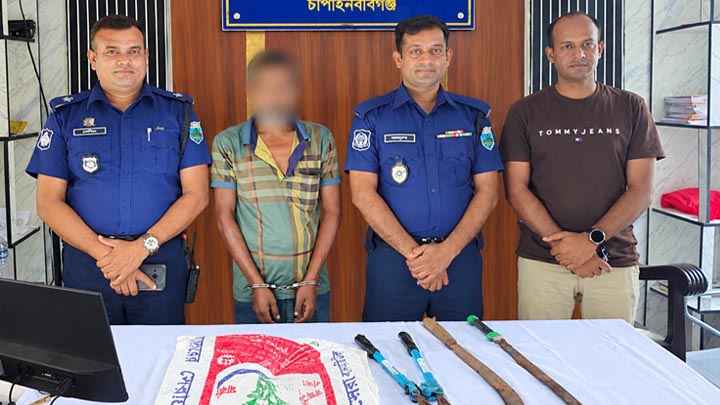 চাঁপাইনবাবগঞ্জে ডাকাতির প্রস্তুতির সময় দেশীয় অস্ত্রসহ যুবক গ্রেপ্তার